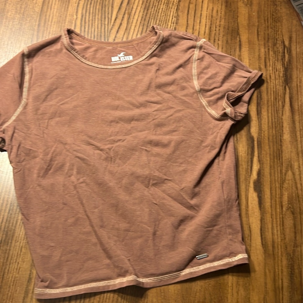 Hollister short t-shirt, juniors sizing large (runs small)